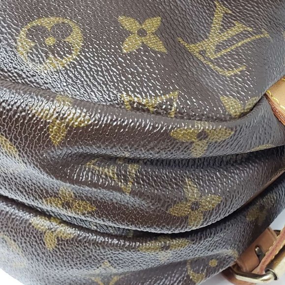 Auth Louis Vuitton Monogram Saumur 30 Crossbody - Picture 9 of 16